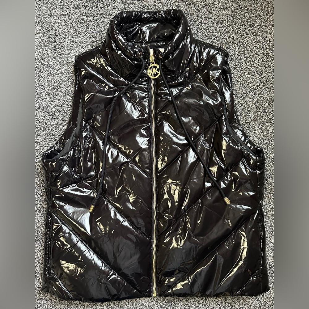 MICHAEL KORS Women's Full Zip Shiny Puffer Vest in Black Size Medium